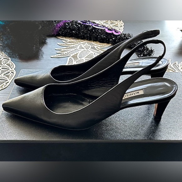 Manolo Blahnik Carolyne 90 - Picture 8 of 12